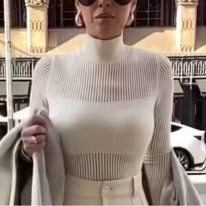 JLUXLABEL Cream/Black Top